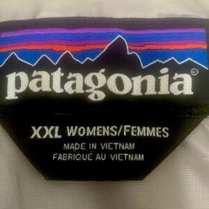 WOMEN’S PATAGONIA LIGHT GREY PUFF NANO VEST. SIZE XXL.